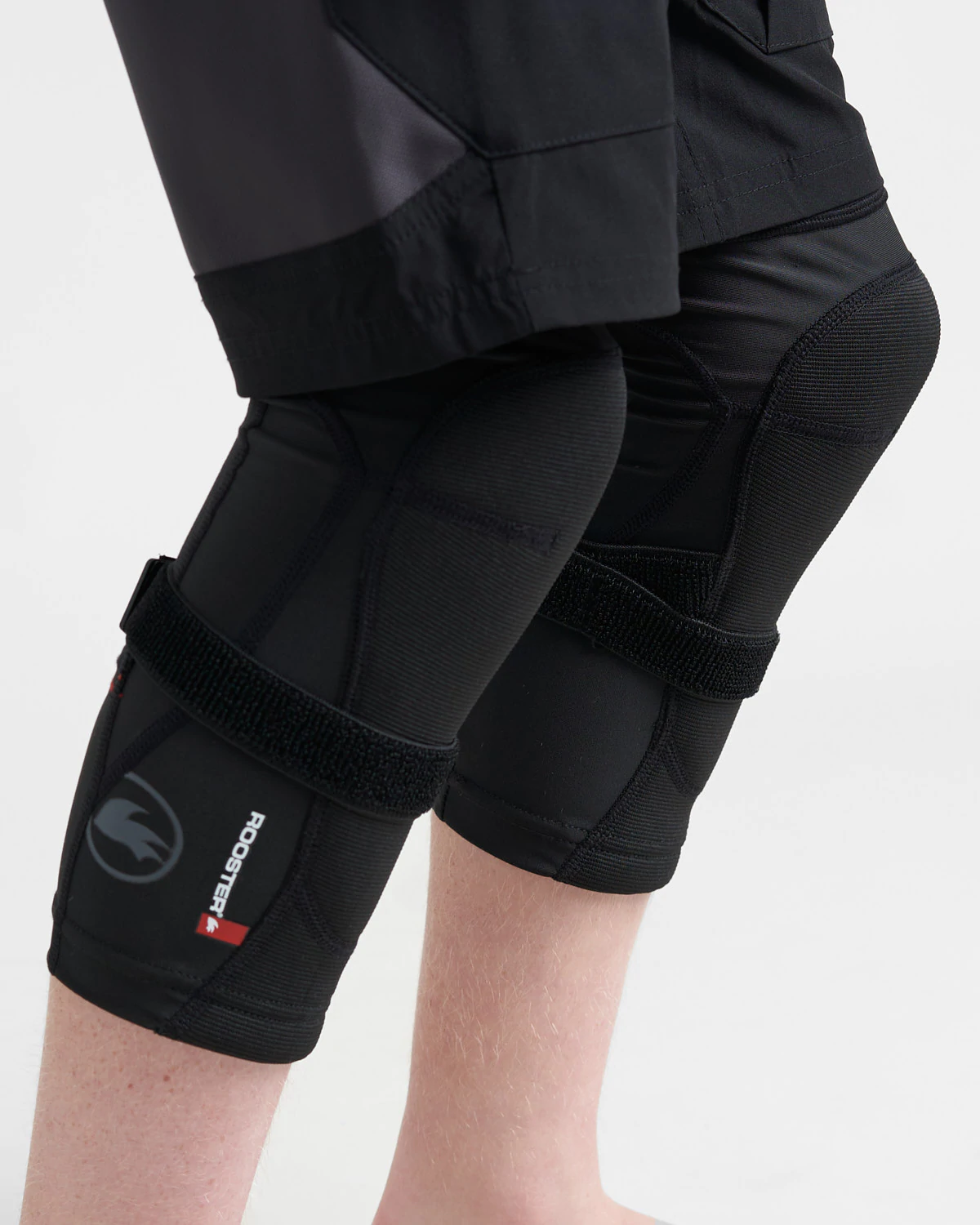RACE ARMOUR KNEE PADS