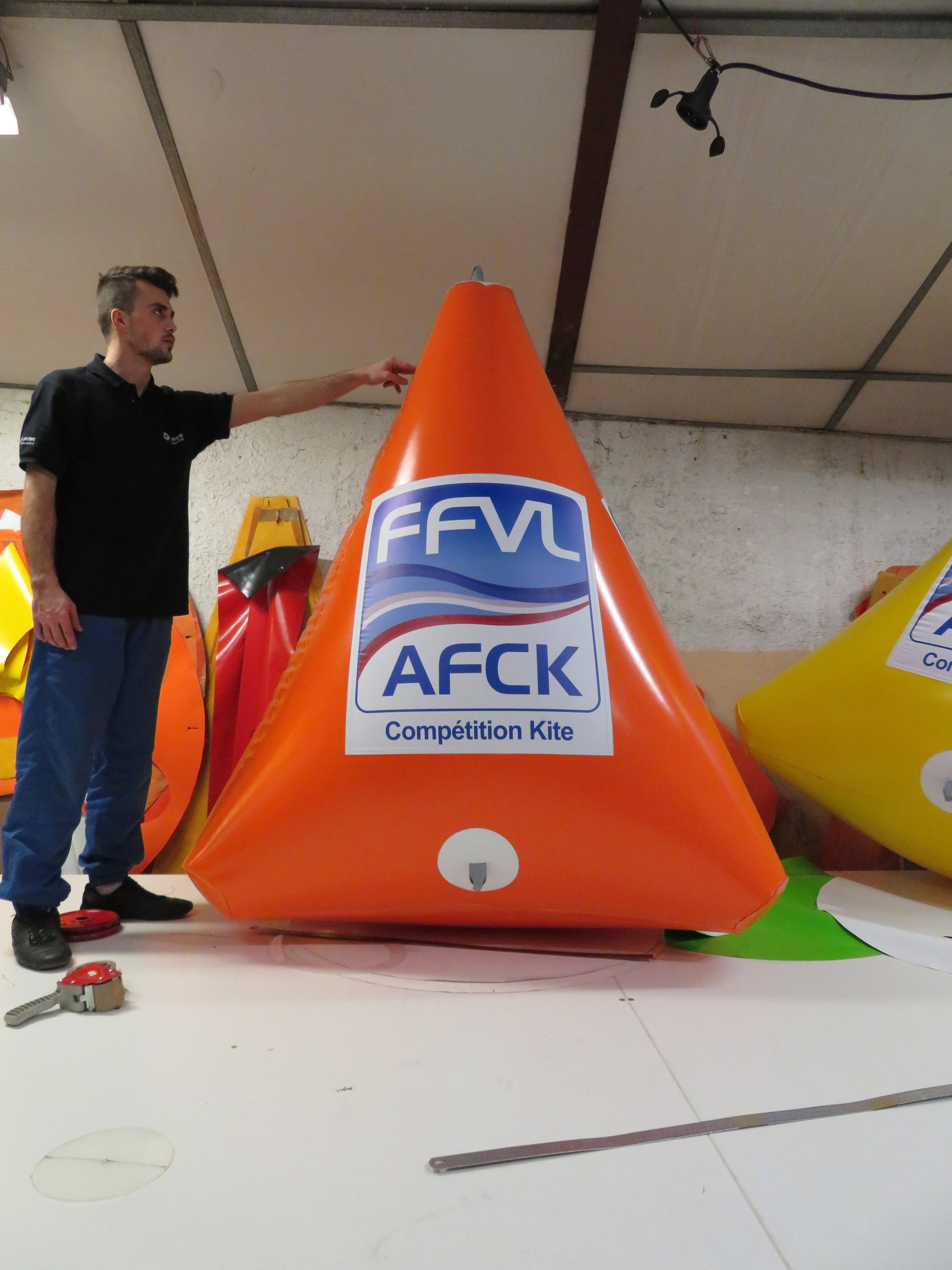 TETRAEDRICAL REGATTA BUOY 125 X 150 CM
